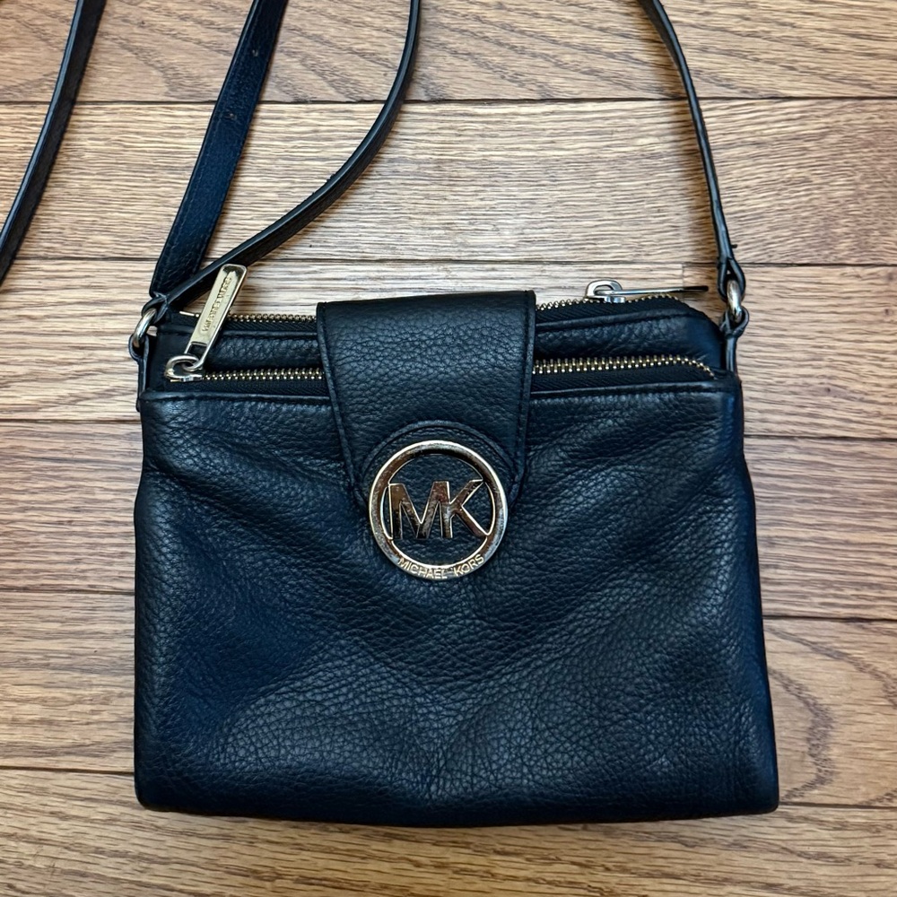 Michael Kors Black Crossbody Bag w/Built in Wallet & Gold Logo & Hardware, UGC - Picture 2 of 16